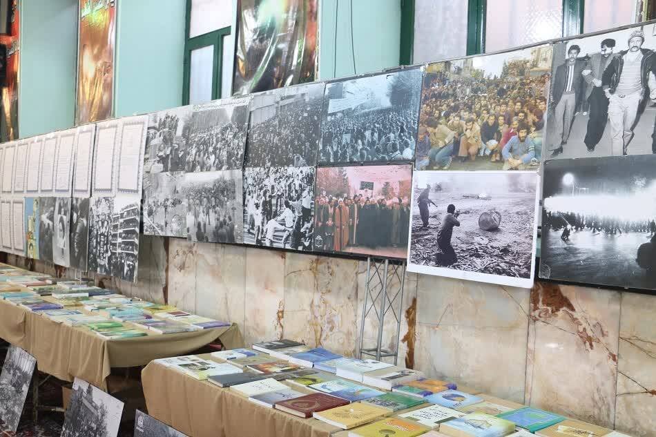 برپایی نمایشگاه اسناد قیام ۱۵ خرداد در شرکت فولاد آلیاژی ایران