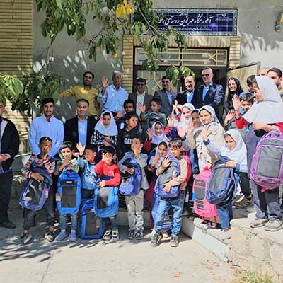 جشن آغاز سال تحصیلی جدید کودکان مدرسه رشوانلوی شیروان در کنار مدیرعامل بانک اقتصاد نوین