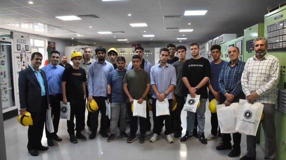 Educational-visit-of-male-students-of-Bahaneh-Technik-Art-School-to-Rey-Power-Plant