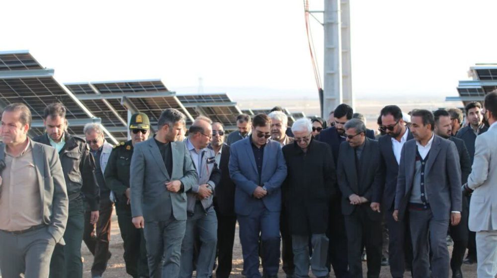 بازدید-استاندار-از-نیروگاه-برق-خورشیدی-آلومینا-1-1024x682