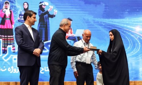 تقدير+از+خانواده+شهيد+نوح+مهدوي+شهيد+مخابرات
