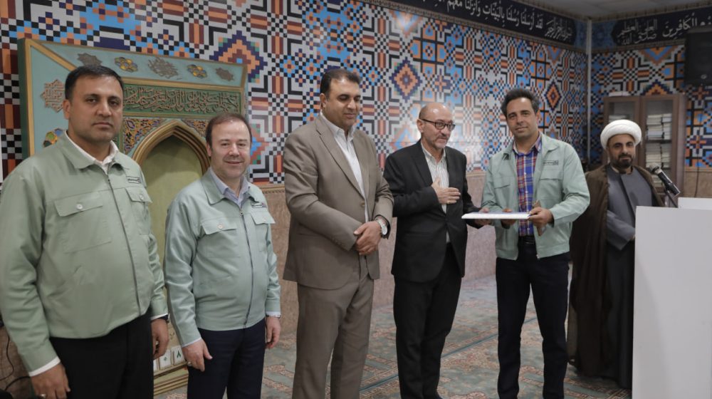 تقدیر-از-خانواده-شهدای-فولاد-هرمزگان