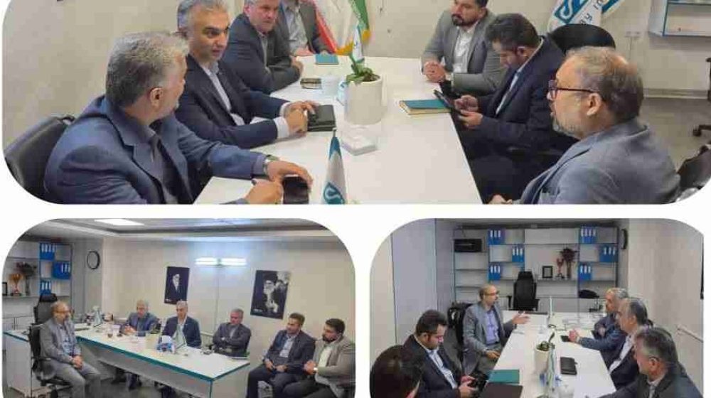 نشست-مشترک-رئیس-هیئت_مدیره-بیمه-دی-با-مدیرکل-بنیاد-شهید-اردبیل
